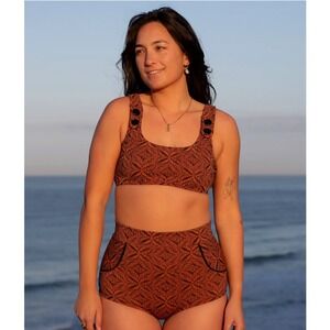 Seea NWT Georgia Button Strap Textured Pattern Bikini Top in Bordeen sz Large